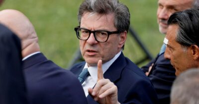 Copertina di Giorgetti: “Nessun tesoro, ma risorse al calo delle tasse”