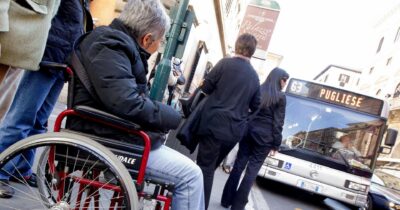 Copertina di Disabile sequestrato e vessato per ore