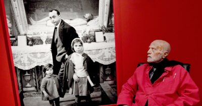 Copertina di Ferdinando Scianna: “L’intelligenza di Kundera, la sbronza con Montalbán e l’irritazione di Sciascia”