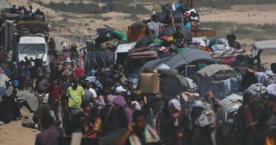 Copertina di Gaza City, la disperazione di Anas: “Con mia moglie a sei giorni dal parto alla ricerca di un ospedale”