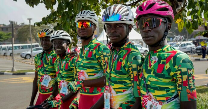 Ciclismo, prima volta (politica) in Ruanda: Pogacar favorito