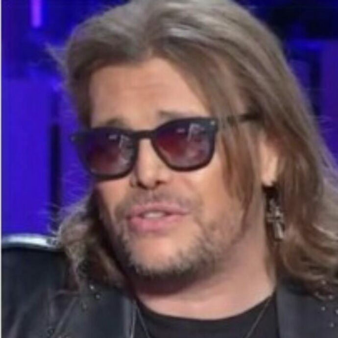 “Il mio brano è stato stravolto”: Gianluca Grignani diffida Laura Pausini per “La mia storia tra le dita”. L’entourage della cantante: “Storia ridicola”