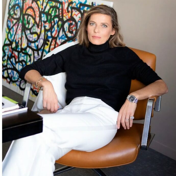 “ll vintage è il futuro, ci insegna che la moda non deve essere sprecata. Da Kim Kardashian a Paris Hilton, anche le star vendono il loro guardaroba online. Ma occhio ai falsi”