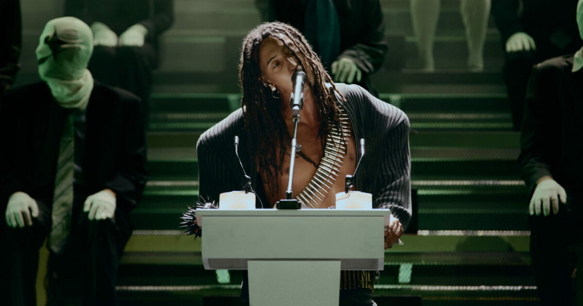 “Gaza è il simbolo di un popolo che il mondo lascia morire. Stiamo soffocando la gioia dei bimbi palestinesi”: l’appello di Ghali in concerto a Milano