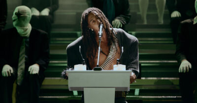 Copertina di “Gaza è il simbolo di un popolo che il mondo lascia morire. Stiamo soffocando la gioia dei bimbi palestinesi”: l’appello di Ghali in concerto a Milano