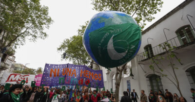 Copertina di “Non una donna morta di più”, così le poesie di Susana Chávez Castillo urlano messaggi di vita e libertà