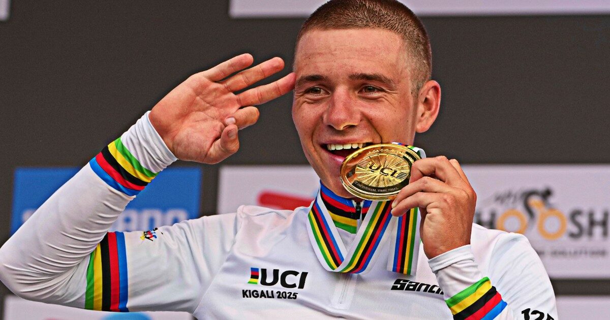 Mondiali di ciclismo, Evenepoel domina la crono: lo smacco a Pogacar, che finisce fuori dal podio Mondiali di ciclismo, Evenepoel domina la crono: lo smacco a Pogacar, che finisce fuori dal podio