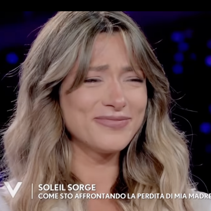 “Ho avuto paura di cadere in depressione, la morte di mia madre mi ha devastata”: Soleil Sorge in lacrime a Verissimo