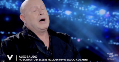 Copertina di “Così a 30 anni ho scoperto di essere figlio di Pippo Baudo”: Alex Baudo si commuove a Verissimo