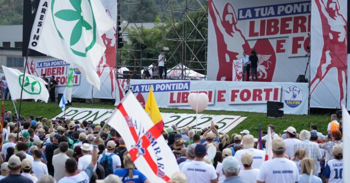 Il martire Salvini si traveste da oppositore: “No riarmo”