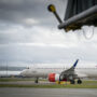 Copertina di “Droni sorvolano l’aeroporto di Copenaghen”: traffico aereo sospeso per ore e voli dirottati