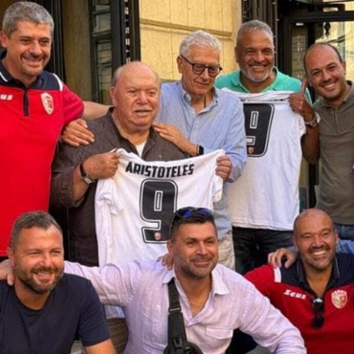 Lino Banfi riunisce il cast de “L’allenatore nel pallone” dopo 41 anni: da Aristoteles a Sergio Martino, la festa nel suo ristorante