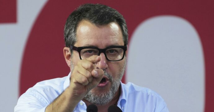 Salvini approfitta dei violenti di Milano per l’ultima trovata sugli scioperi: “Chi organizza cortei paghi una cauzione”