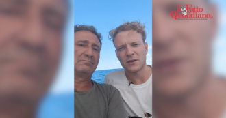 Copertina di Global Flotilla, l’inviato del Fatto intervista a bordo lo youtuber Dario Crippa: “Io, studente 25enne, ho scelto di unirmi alla missione”
