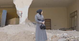 Copertina di Cisgiordania, la vita dei palestinesi tra demolizioni e sfollamenti: “Mi hanno dato dieci minuti per lasciare casa mia”