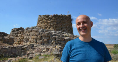 Copertina di Comunicare il clima, il sociologo Deriu: “I dati non bastano a dettare una linea politica. Ripartiamo dalle comunità locali”