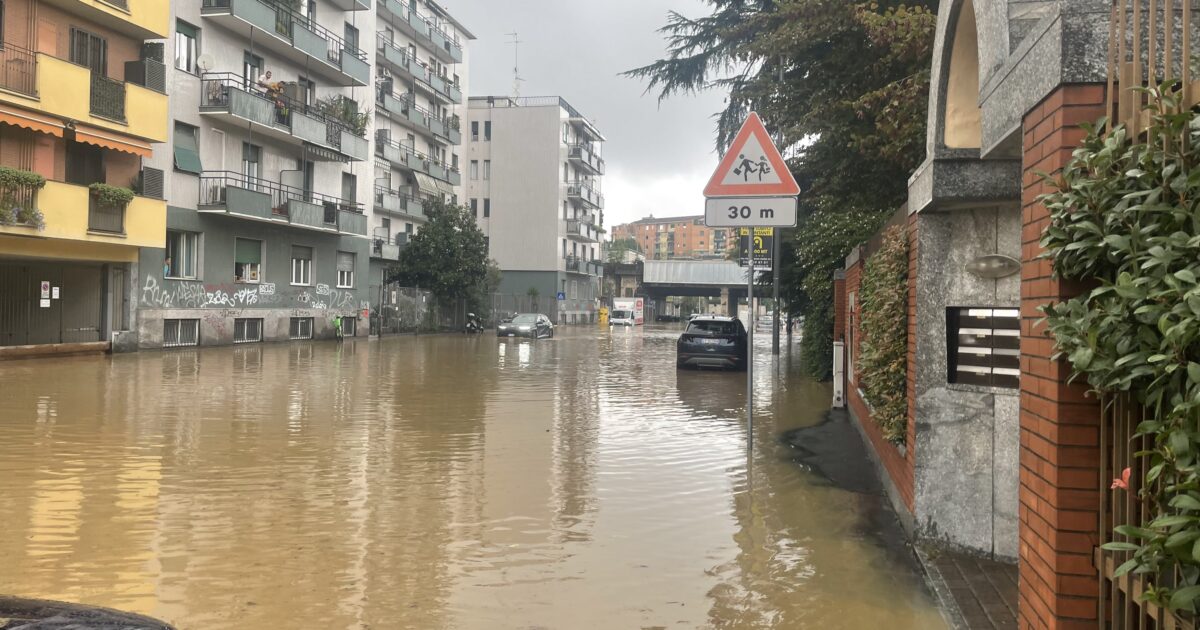 milano il seveso esonda e interi quartieri vanno sott8217acqua ecco perch233 non bastano le vasche di laminazione