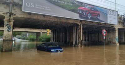 Copertina di Nord Italia inondata  e strade bloccate