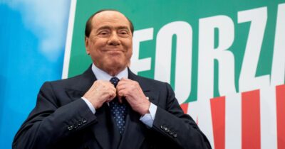 Copertina di FdI va a testa bassa su “Mafia e Appalti”. Su Berlusconi invece fa finta di niente