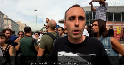 Copertina di Zerocalcare allo sciopero per Gaza a Roma: “Quello che sta succedendo è fuori da qualsiasi umanità”