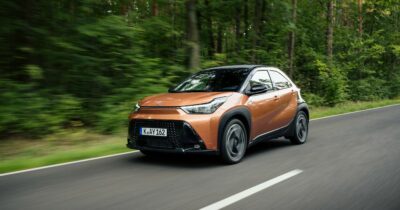 Copertina di Toyota Aygo X Hybrid, debutta il primo full hybrid del segmento A – FOTO