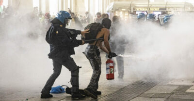 Copertina di Milano, cinque arrestati per gli scontri alla stazione Centrale: due sono minori. “Studenti di liceo classico”