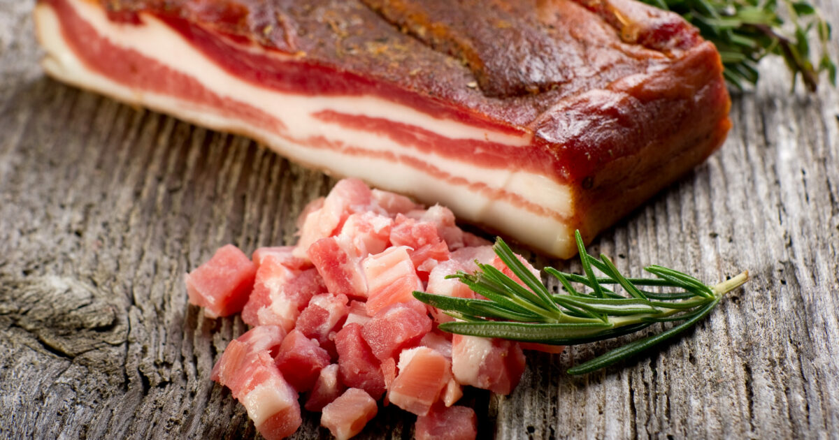 “Da settimane aveva emicranie lancinanti, poi la scoperta choc: il suo cervello era pieno di vermi, tutta colpa della sua passione per la pancetta morbida”: il caso studio