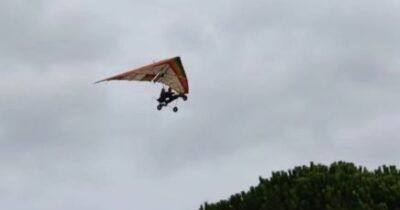 Copertina di Il deltaplano sul corteo per Gaza sui giornali diventa “apologia del 7 ottobre”. La vera storia: “Era un gesto di pace”