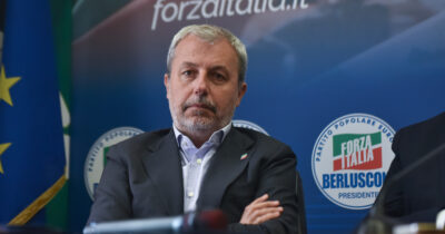 Copertina di Forza Italia sconfessa Salvini sulla cauzione per gli organizzatori dei cortei: “I violenti non sono quasi mai loro”