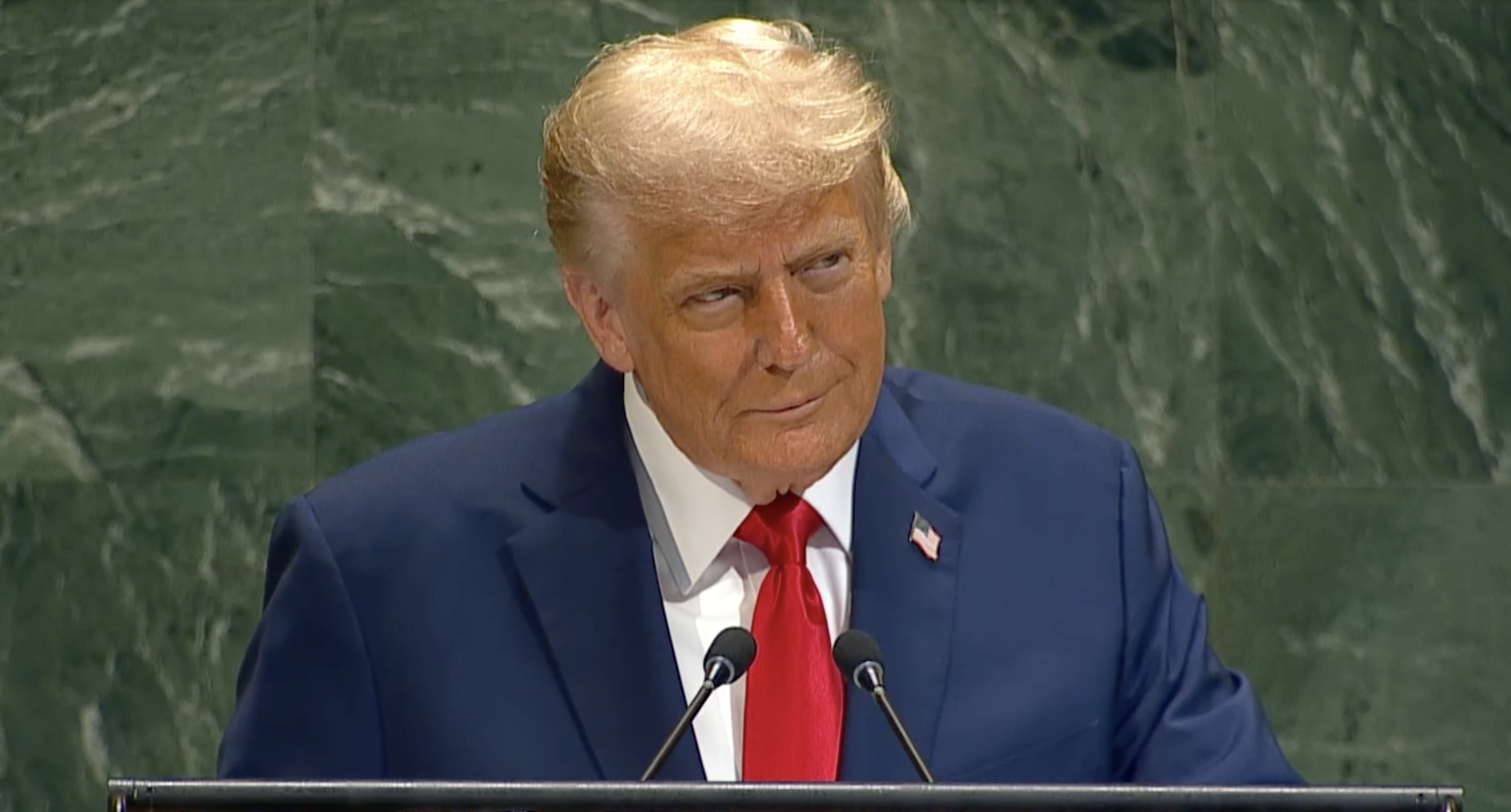 Trump all’Onu, il gobbo non funziona: “Non mi dispiace, parlerò con il cuore. Ma qualcuno è nei guai…”