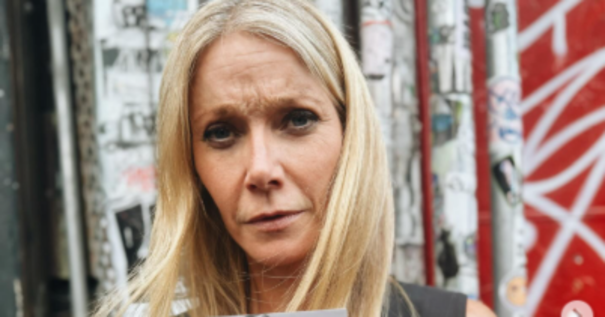 “Questa foto è così fresca e genuina”: Gwyneth Paltrow si mostra su Instagram senza filtri e con le rughe, i fan le fanno i complimenti