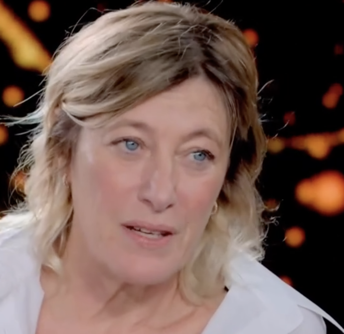 “Ho elaborato la violenza sessuale subita da piccola perché non l’ho vissuto da sola. Ero con la mia amica Silvia”: Valeria Bruni Tedeschi a Verissimo