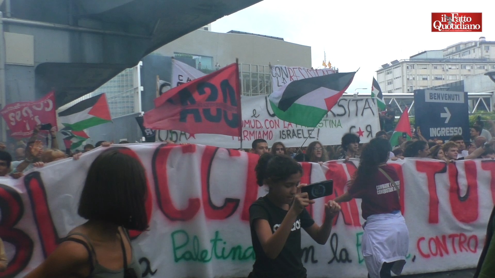 corteo per gaza a genova oltre 20mila persone in strada meloni interrompa rapporti con israele senn242 in piazza altre cento volte