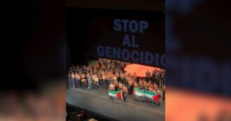 Copertina di Roberto Bolle con la bandiera della Palestina, sul palco della Scala il messaggio: “Stop al genocidio” – Video