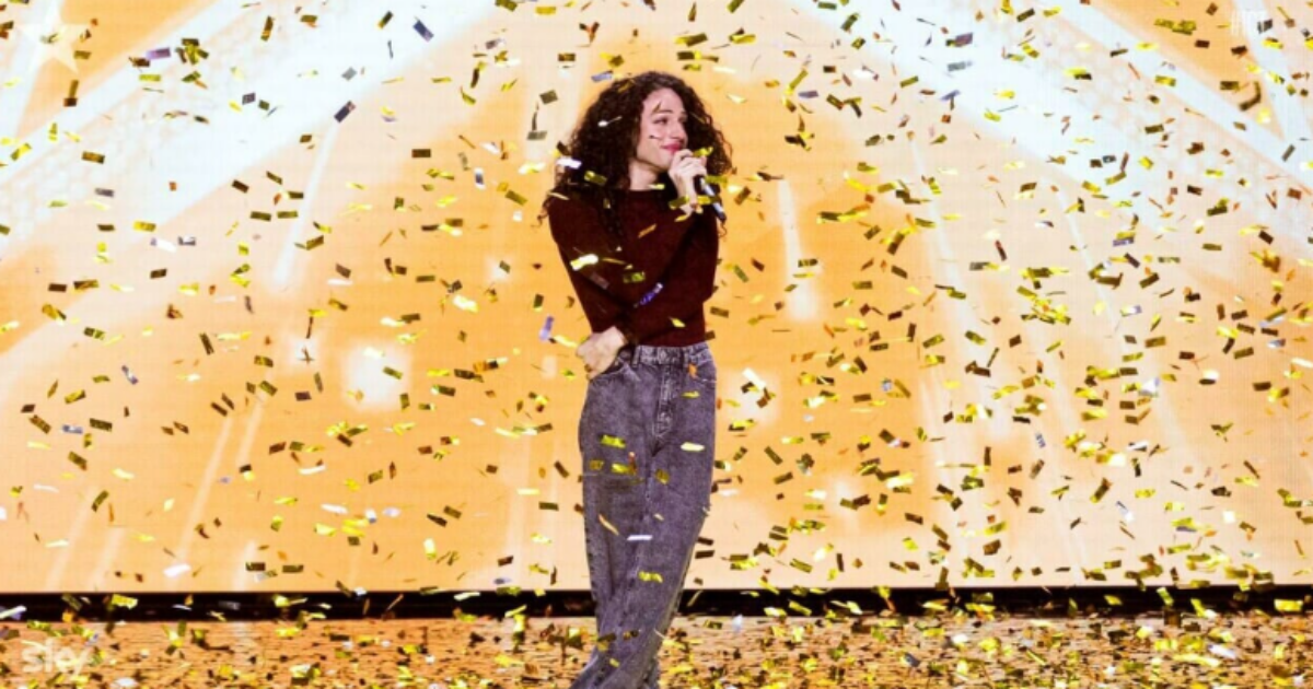 Il vincitore di “Italia’s Got Talent” 2022 minacciato e aggredito con una pietra da un amico di 16 anni (poi arrestato): “Voleva rapinarlo di 5mila euro”. La storia di Antonio Vaglica