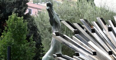 Copertina di Viale Mazzini, ora anche la radio tiene famiglia