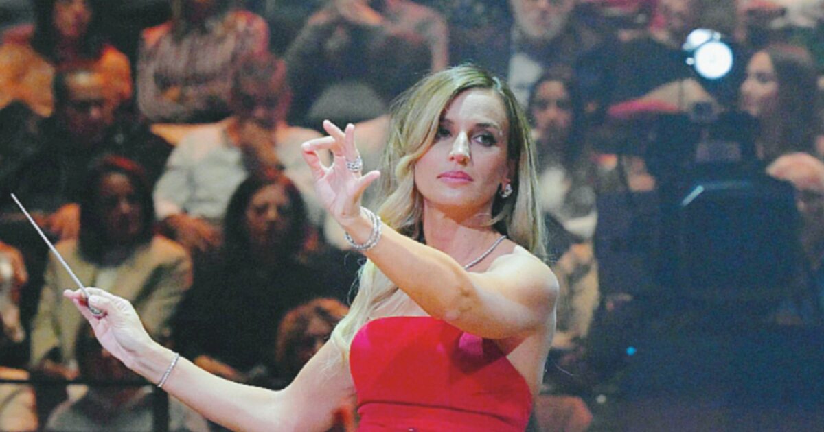 Fenice in rivolta, 300 lavoratori dicono “no” alla Venezi. Mobilitazioni, voltantinaggi e scioperi