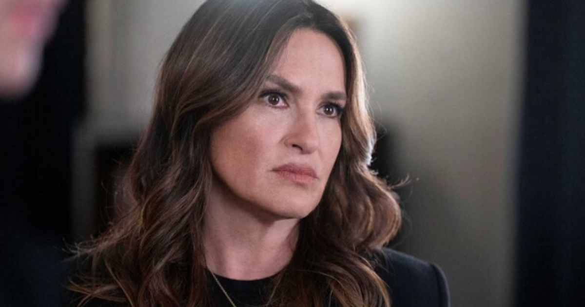 “Il mio parrucchiere aveva bevuto del vino e mi tagliò i capelli cortissimi. Rischiai di essere licenziata, i produttori della serie non gradirono”: parla Mariska Hargitay, l’Olivia Benson di Law&Order