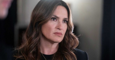Copertina di “Il mio parrucchiere aveva bevuto del vino e mi tagliò i capelli cortissimi. Rischiai di essere licenziata, i produttori della serie non gradirono”: parla Mariska Hargitay, l’Olivia Benson di Law&Order