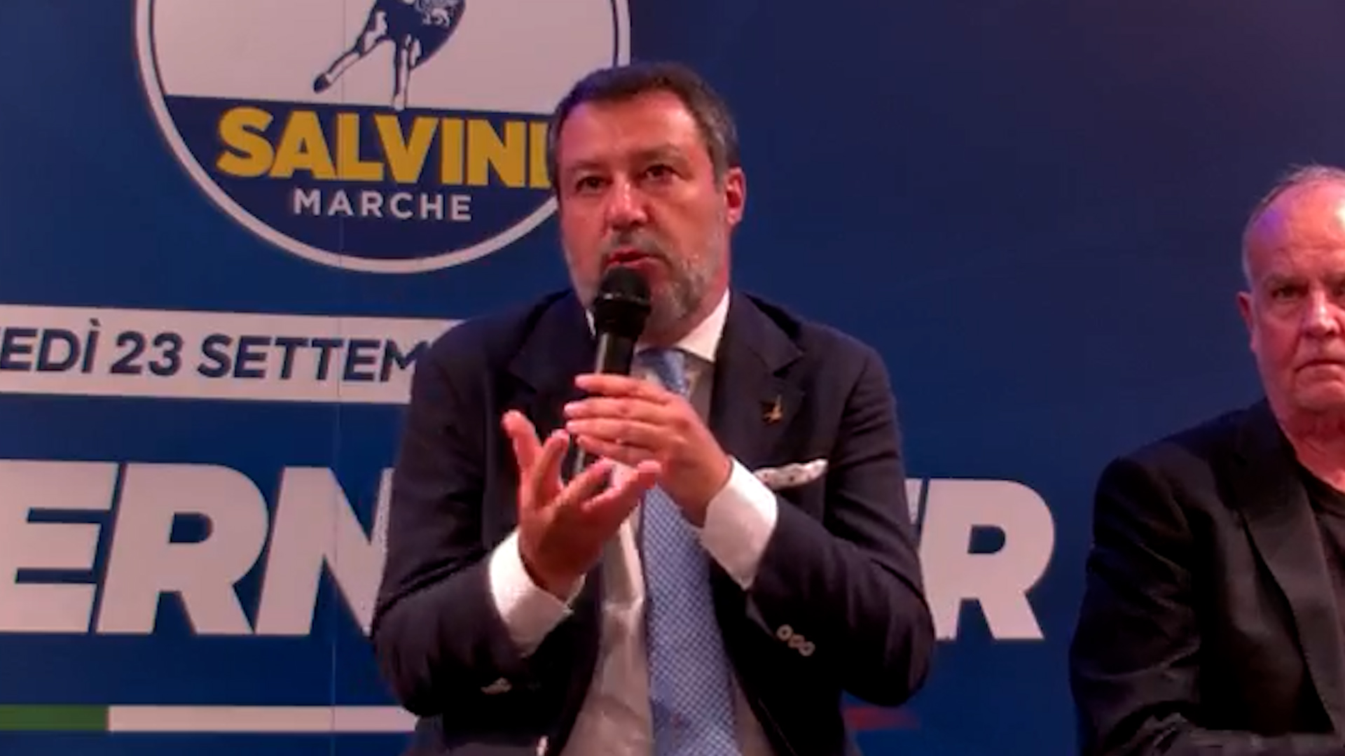 L’ultima di Salvini: “Io divisivo? Anche Berlusconi, Trump e Gesù Cristo lo sono”
