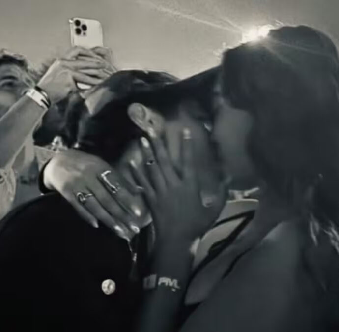 “Sei tu la cura di tutto”: il bacio e l’amore tra Antonia Nocca e Senza Cri di “Amici di Maria De Filippi”