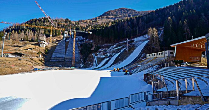 Olimpiadi, scatta l’allarme sui trampolini di salto con sci: 3 gravi infortuni durante i test. “Necessari degli aggiustamenti”