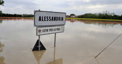 Copertina di Ritrovata morta la donna dispersa nell’Alessandrino dopo essere stata travolta da un torrente in piena