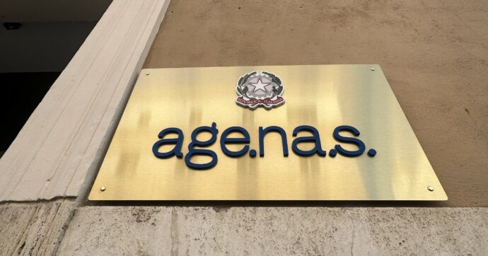 Commissariata l’Agenzia per i servizi sanitari: tutti i poteri a un uomo del governo. M5s: “Vogliono manipolare i dati”