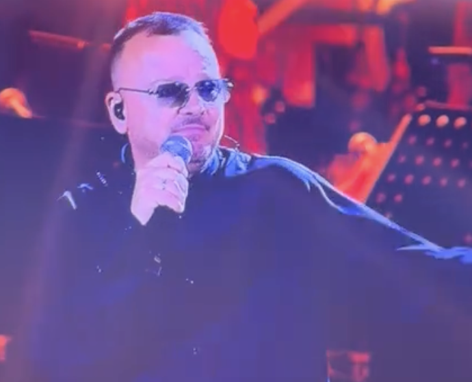 “Un bambino di Gaza è uguale a un napoletano o ucraino. Ma che avete al posto del cuore, un sacco della spazzatura?”: l’appello di Gigi D’Alessio – VIDEO