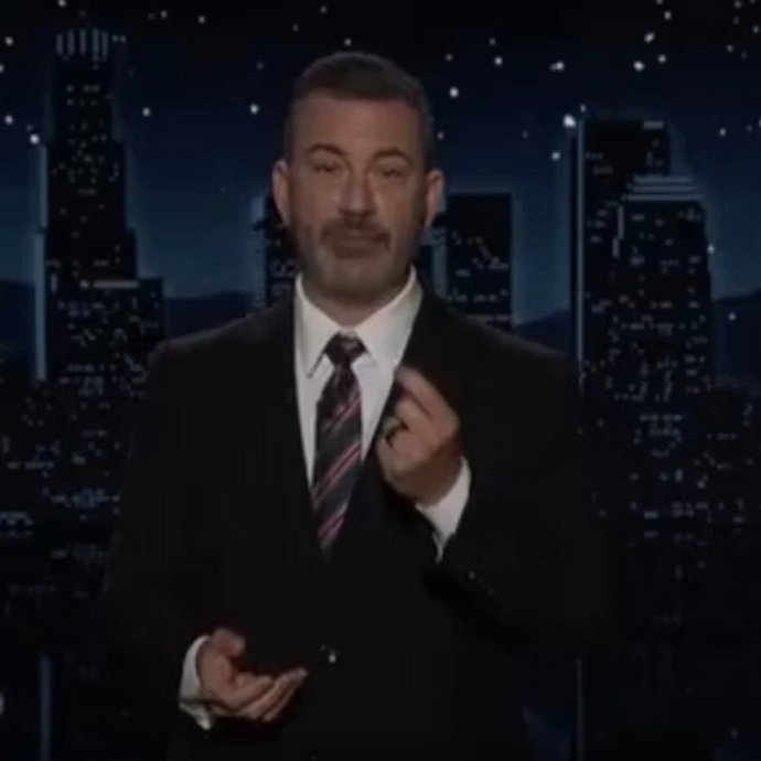 “Se vi piaccio vi piaccio, se non vi piaccio non vi piaccio: non mi illudo di cambiare l’opinione di nessuno. L’omicidio di Kirk? Non volevo prenderlo alla leggera”: Jimmy Kimmel commosso
