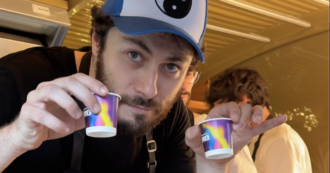 Copertina di Pinguini Tattici Nucleari servono il caffè rigorosamente “Amaro” a centinaia di fan – IL VIDEO