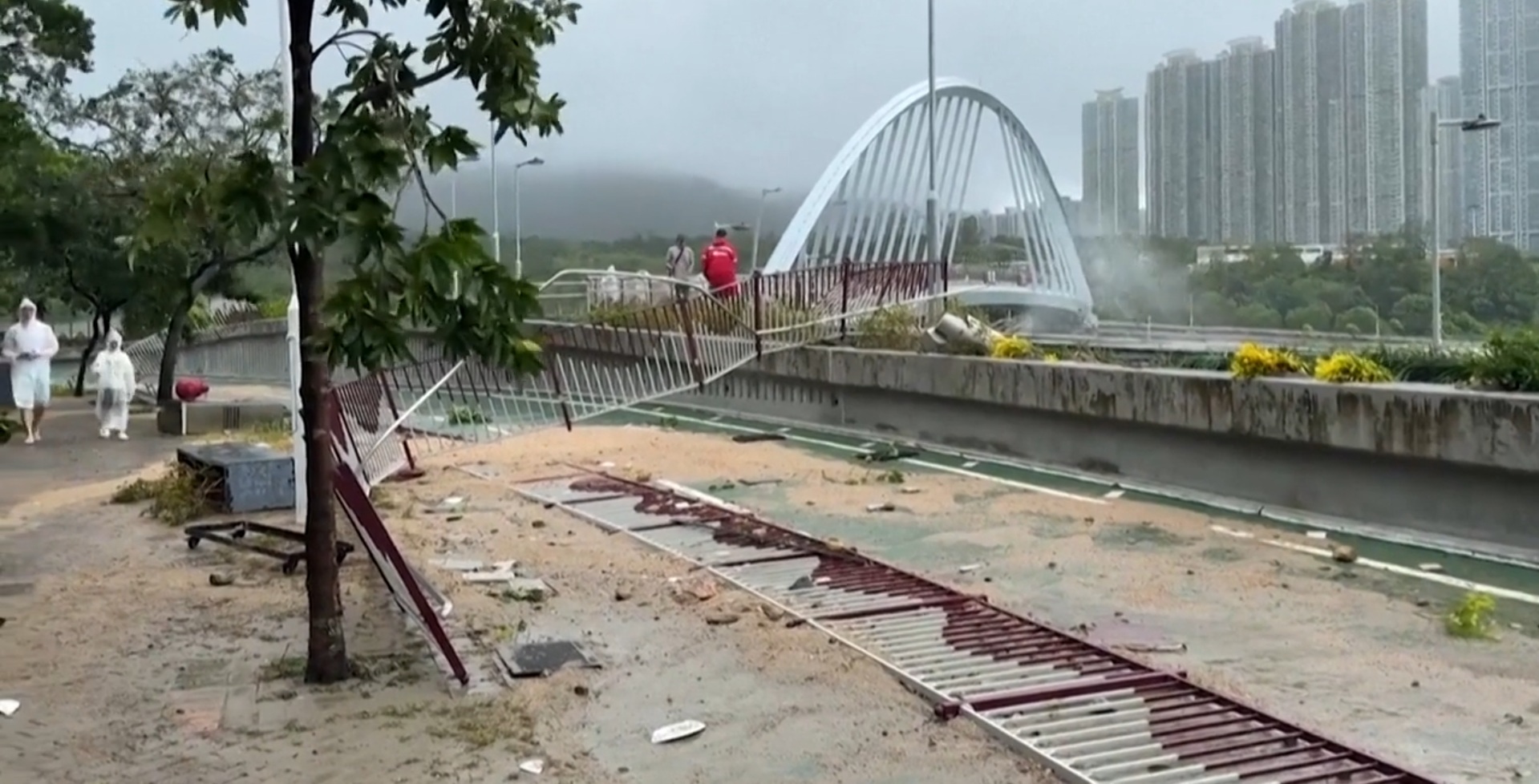 Il tifone Ragasa colpisce Hong Kong con venti fino a 200 km/h: 14 morti a Taiwan, quasi due milioni di evacuati in Cina