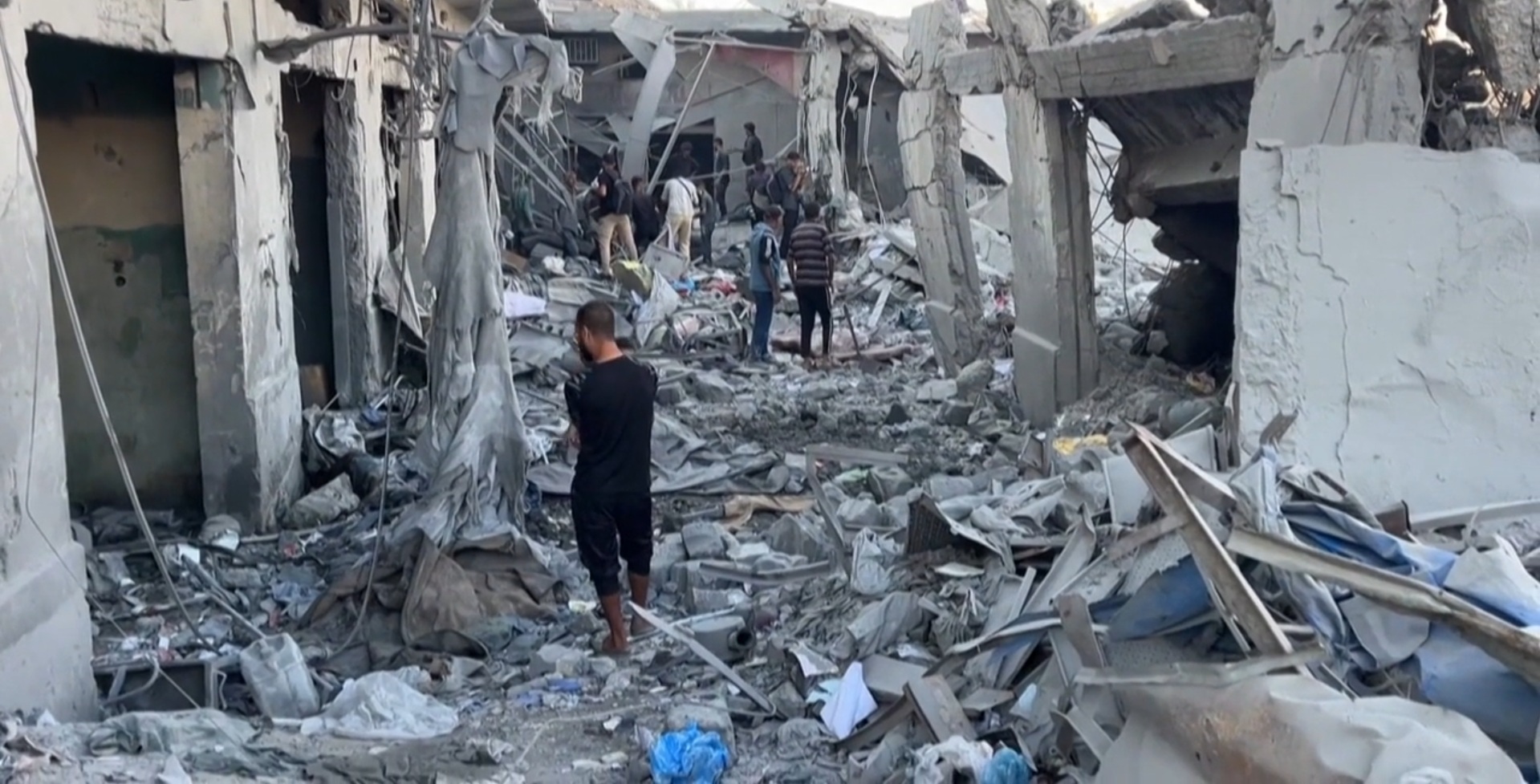 Gaza City è un cumulo di macerie: il video della devastazione dopo l’ultima notte di raid israeliani