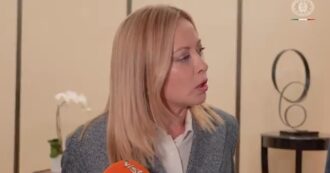 Copertina di Meloni: “Clima politico deteriorato? Le opposizioni giustificano attacchi nei miei confronti” – Video